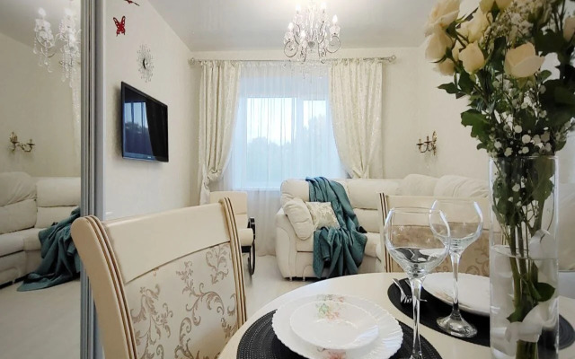 Dizaynerskaya Renta27 U Aeroporta Flat