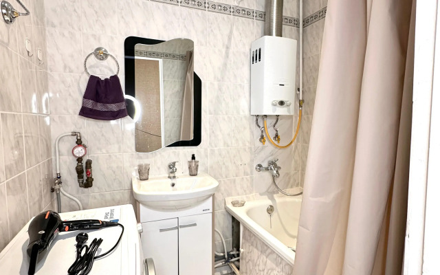 Uyutnaya Dvukhkomnatnaya S Balkonom V Tsentre Goroda Flat