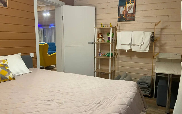 Частный дом комфортный со столом для пинг-понга и батутом