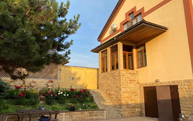 Tur House U Morya Guest House