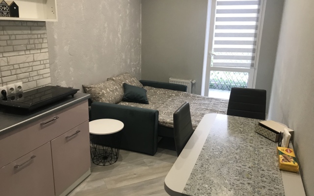 9 Aprelya Apartments