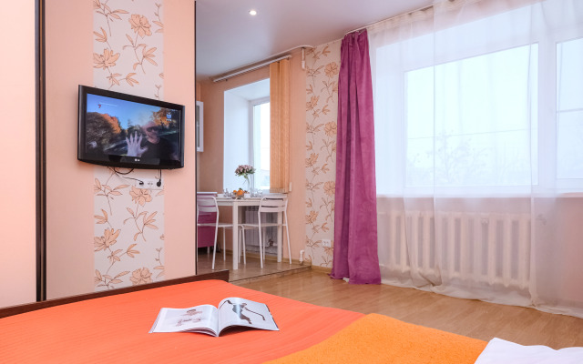 Uyutnaya Studiya Vozle Serebryanogo Berega Flat