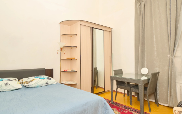 Квартира в первом доме за Казанским собором