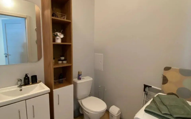 Uyutnaya studiya s panoramnym vidom u metro Flat
