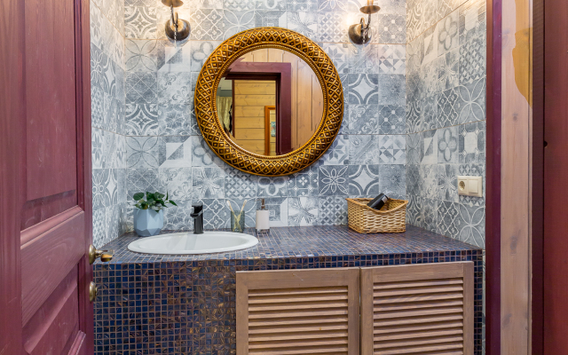 Tiffani Delyuks Guest House