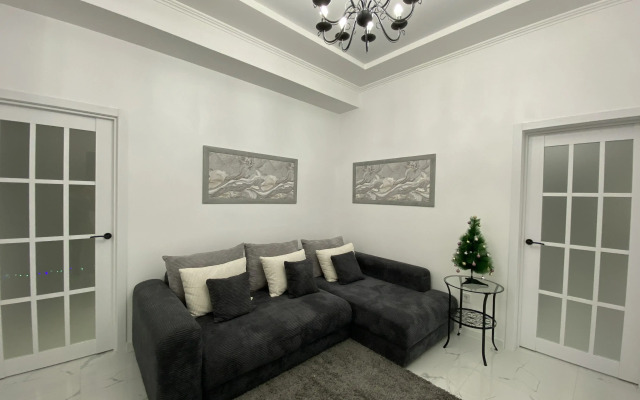 V Tsentre Kurorta S 3 Spalnyami Apartments