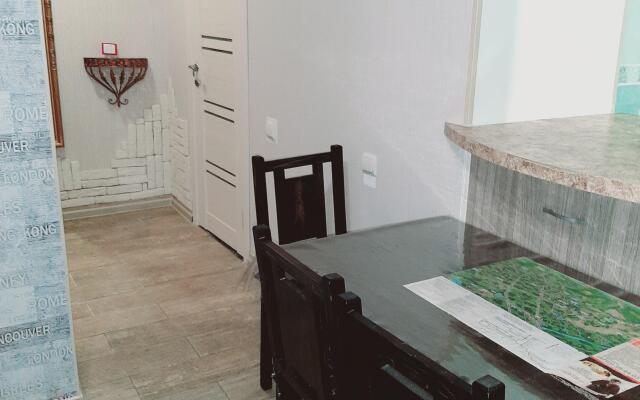 Trekhkomnatnaya Kvartira V Tsentre Na Poptsova