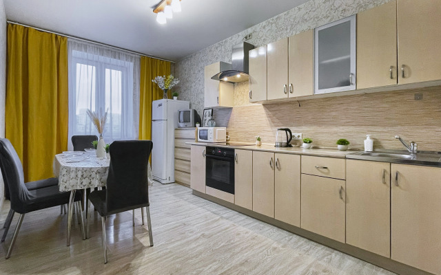 Апартаменты Шикарная двухкомнатная квартира с раздельными комнатами и балконом