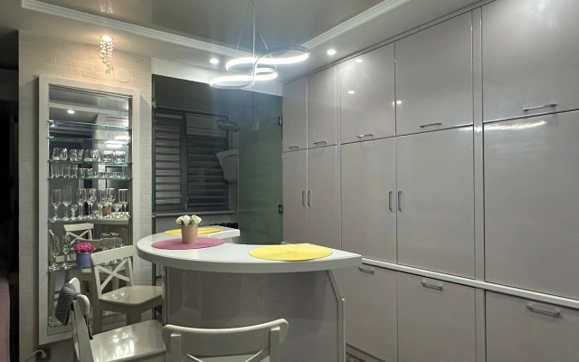Dvukhurovnevaya 106 Flat