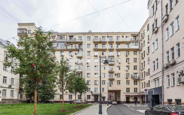 V Tsentre Patriarshikh Prudov Apartments