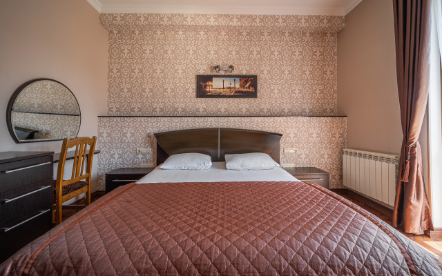 Arno Guest House