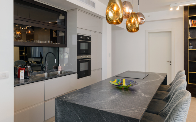 High End & City View by FeelHome