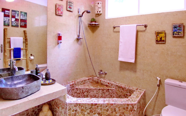 White 3BR in Seminyak Villa