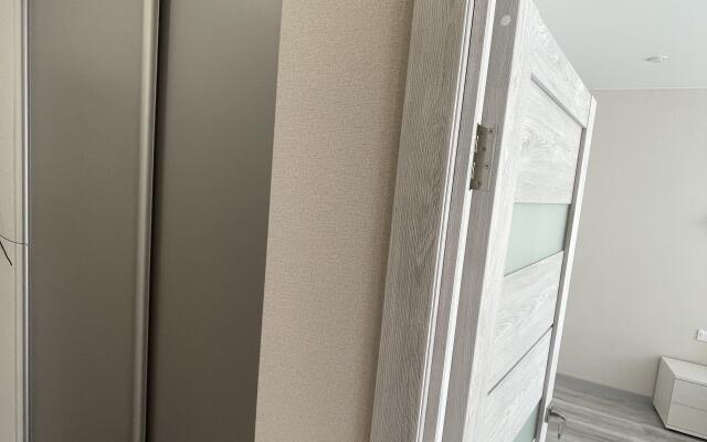 Komfortabelnaya V Tyumeni Posutochno Flat