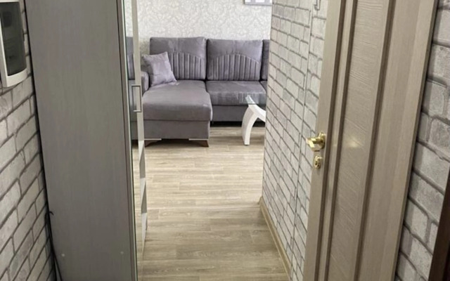 Na Prospekte 50 Let Oktyabrya 22 Flat