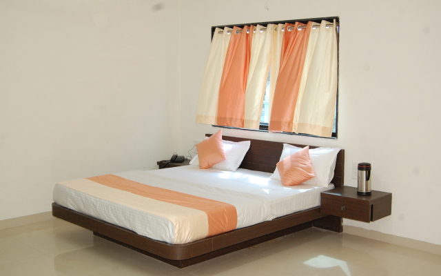 Отель Parth Executive