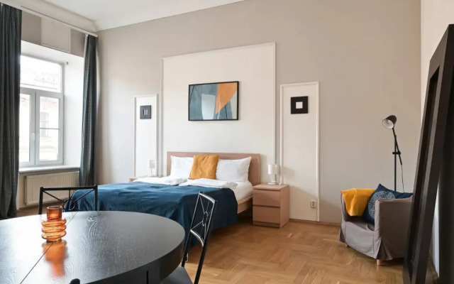 1912 U Anichkova Mosta №3 Apartments