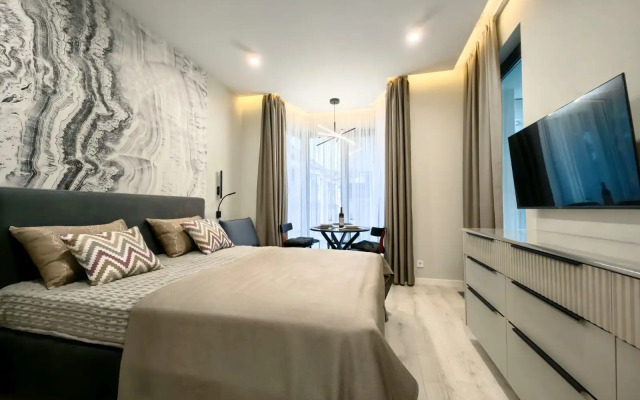 Uyutnaya Studiya s Pryamym Vidom na More Apartments
