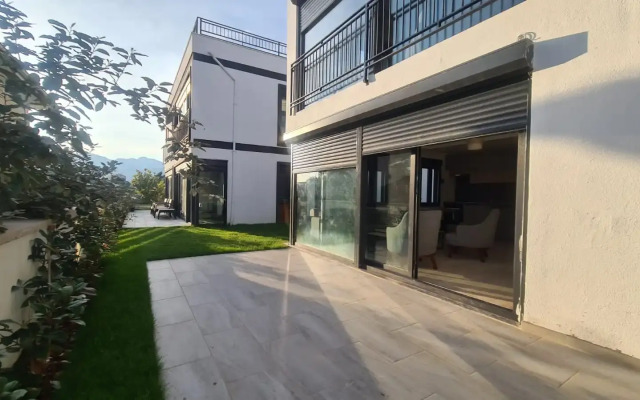 Tivat Terrace Suites Apartments