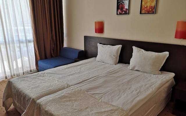 Tropics Hotel
