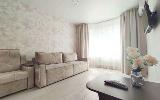 Ryadom S Naberezhnoy Flat