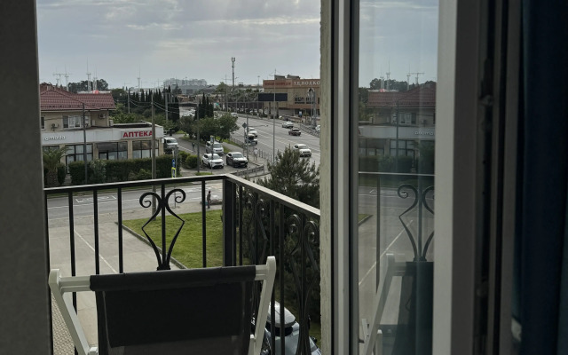 Trehmestniye na Vtoroy Beregovoy linii Apartments