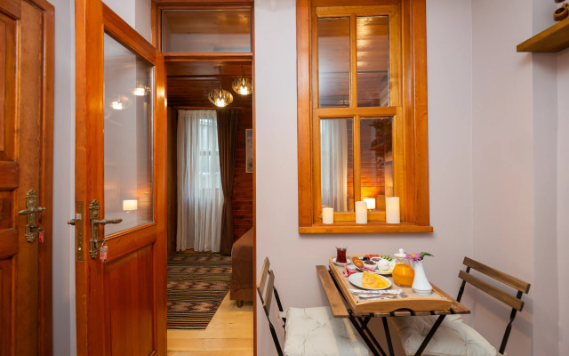 Wonder Wood Hotel
