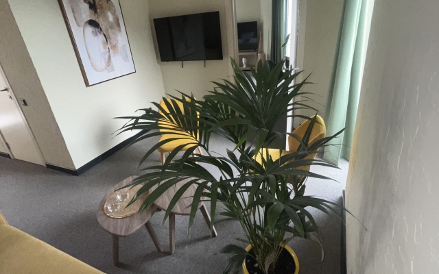 Little Palm Hotel