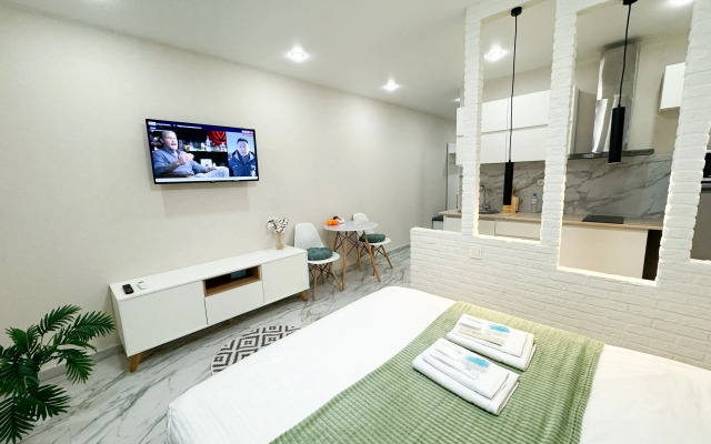 S zaseleniem 24/7 luchshiy servis posutochno 50 Flat