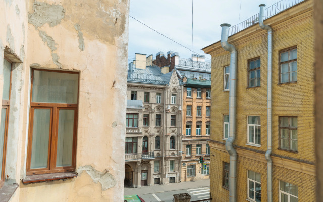 Апартаменты MyHomeYourHome на Гончарной 13