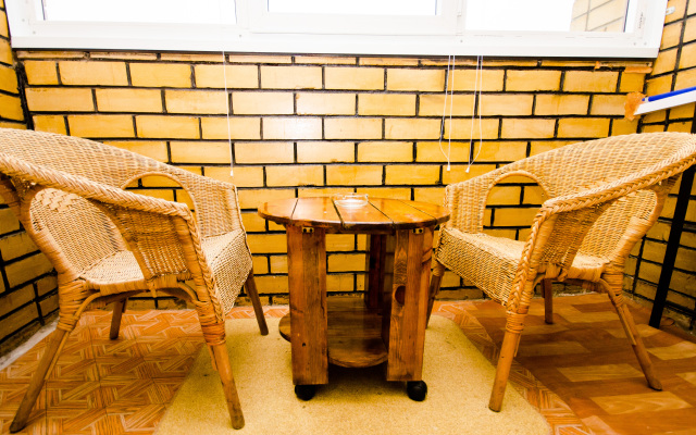 "Kvartirnyij Vopros" na Artema 89 Apartments