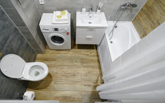 Vidovaya S Panoramnymi Oknami Na Naberezhnoy Reki Flat