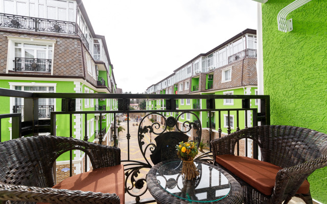 Red Apartments Art Layt Dias Apartments