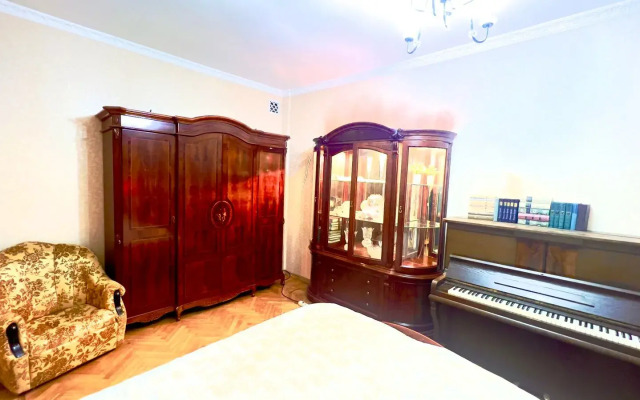 Sokolnicheskaya Slobodka Flat