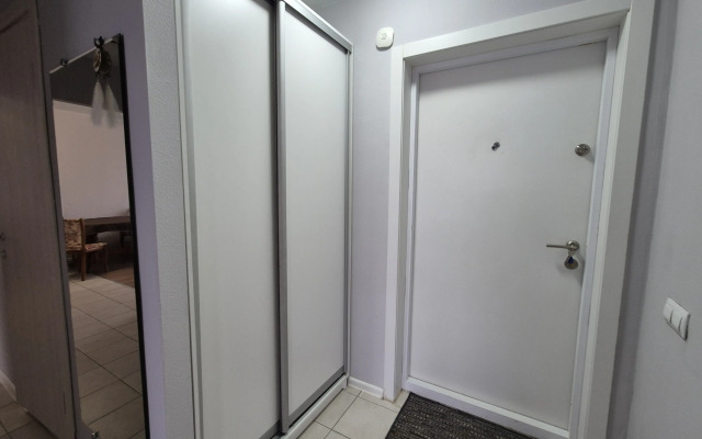 Bolshaya 2-Kh Komnatnaya Khoroshaya u Metro Otradnoye Flat