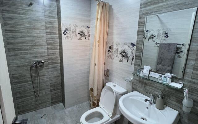 Comfort With Green Refreshing Interior Apartments