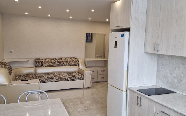 Na Avtostancii Elizovo Triple Living Quarters