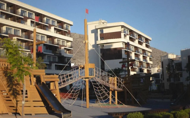 Апартаменты на Набережной 75 (211.4)