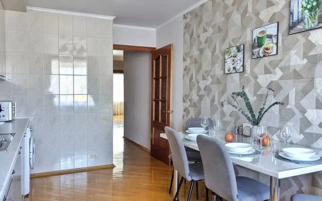 Bolshaya uyutnaya vozle parka flat
