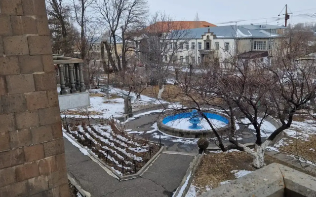 Отель Дина