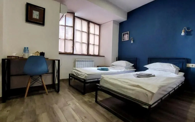 Blur Inn Gallery Hotel