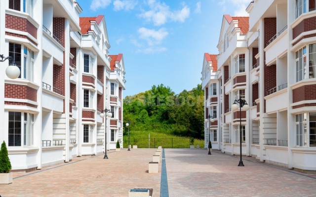 Monro Apartment