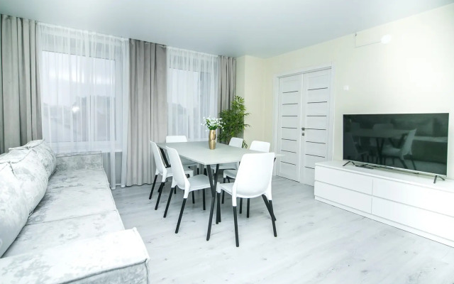 4 Komnatnye Nemiga 8 Tsentr! Apartments