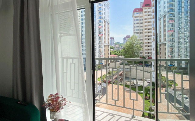 studiya 30 kv.m. s dvuspal'nym divanom i balkonom, s 3 po 6 etazh Apartments