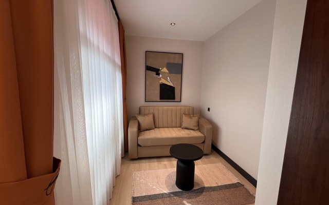 Hotel Elysian Airport