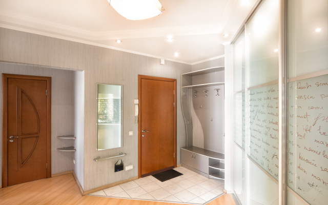 On Kolomyazhskiy prospekt 20 Apartment