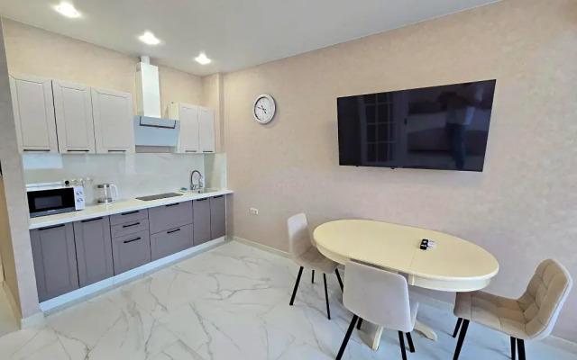 Апартаменты с Панорамными Окнами и Красивым Видом