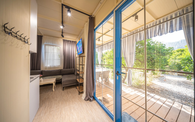 Nomer 3 v Sadu Bungalow