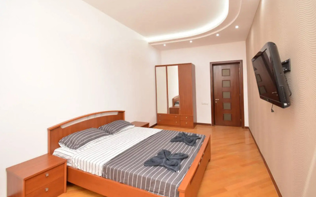 3-Komn. V Novostroyke, Ulitsa Arama, Di6413 Flat