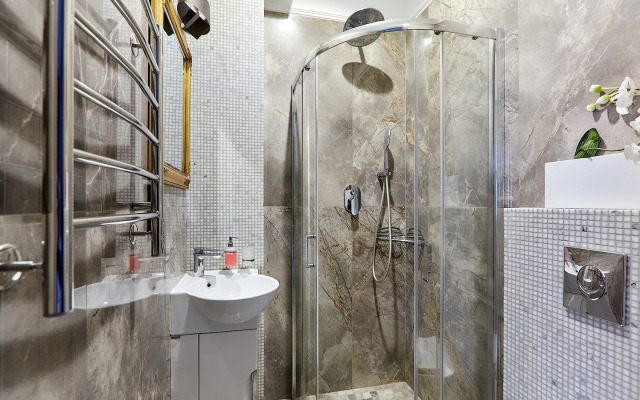 Uyutnaya Kvartira v Tsentre Goroda okolo Vokzala Flat